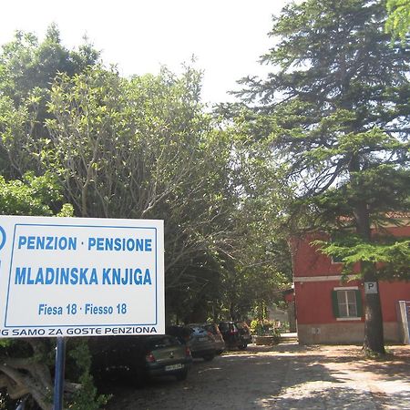 Dom Mladinske Knjige Fiesa Pension Piran Buitenkant foto