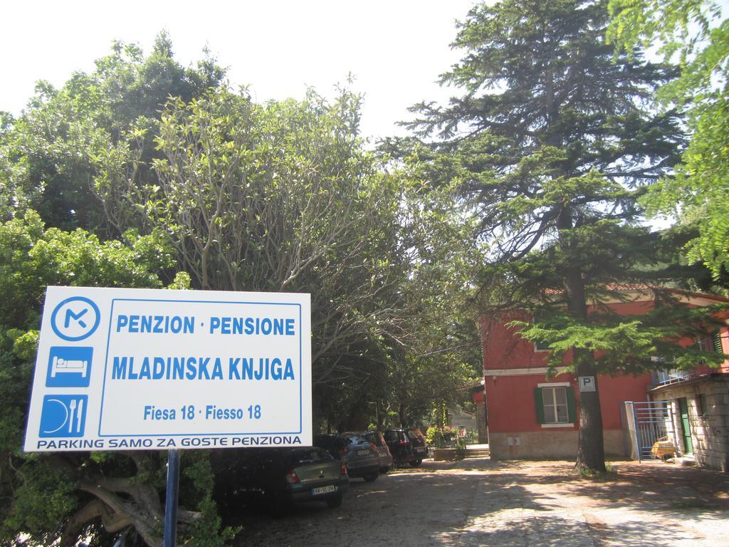 Dom Mladinske Knjige Fiesa Pension Piran Buitenkant foto